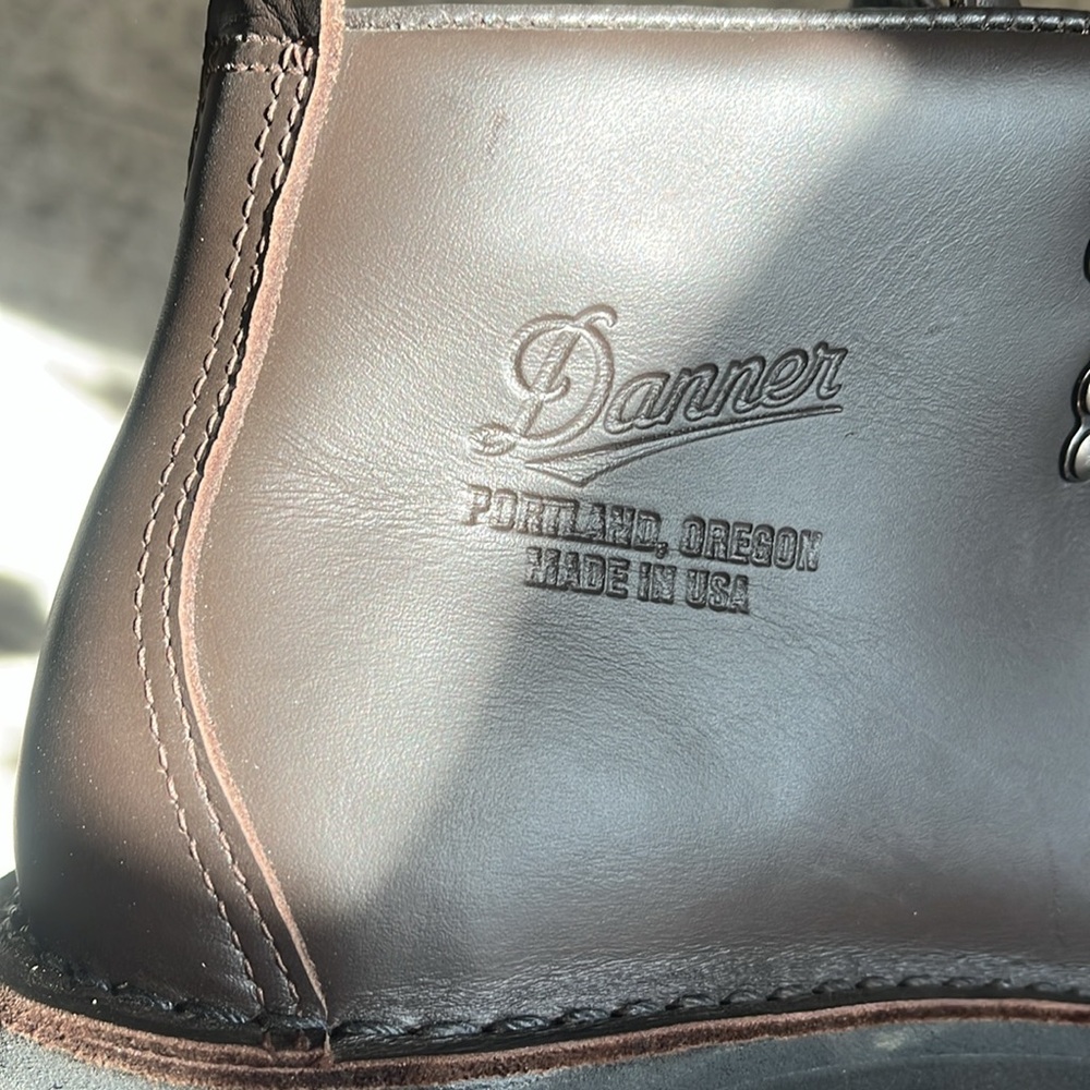 Danner- Mountain Light II
Men’s Size: 9 
Brown leather lifestyle limbing boots - Picture 4 of 4